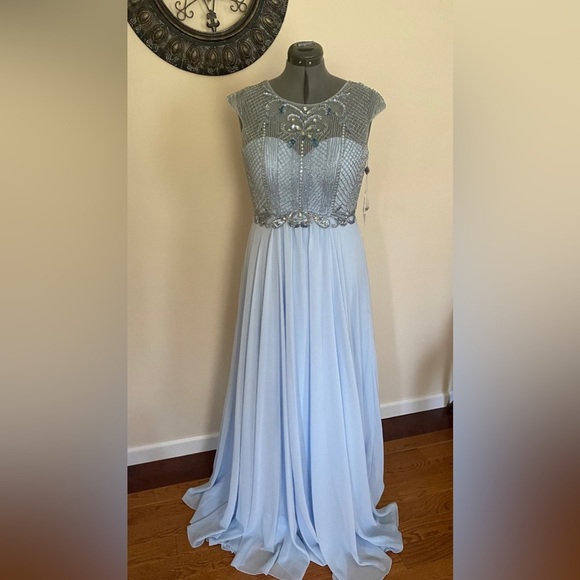 NWT Glow Special Occasion Sleeveless Beaded Bodice Dress w Beautiful Flowy Skirt - Picture 3 of 6